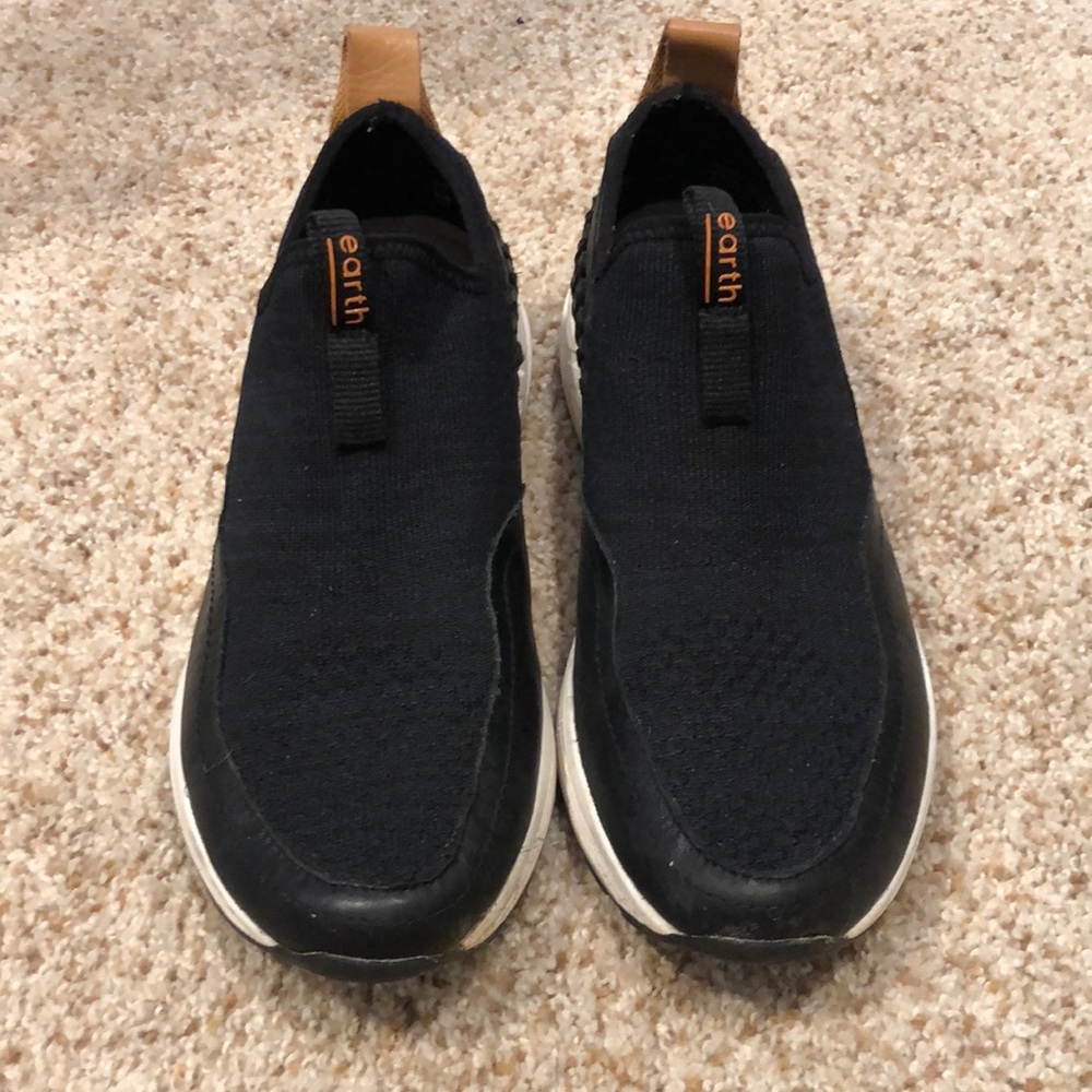 EARTH Brand slip on sneakers